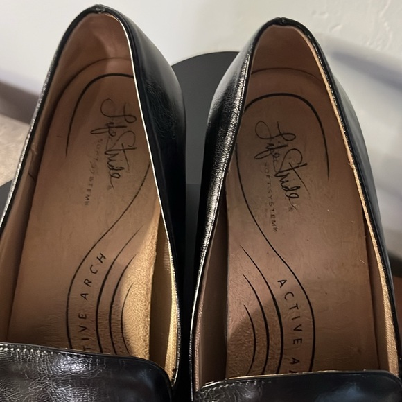 Life Stride soft system black loafers, size 9W. - Picture 4 of 11